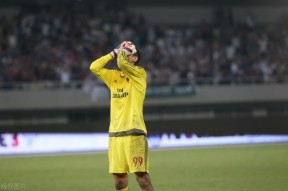 九游娱乐中国-包含赛地聚焦——社区盾今晨热度飙升，AC米兰再遭质疑，球迷炸锅，赛季目标并未改变的词条